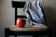 Apple_on_chair